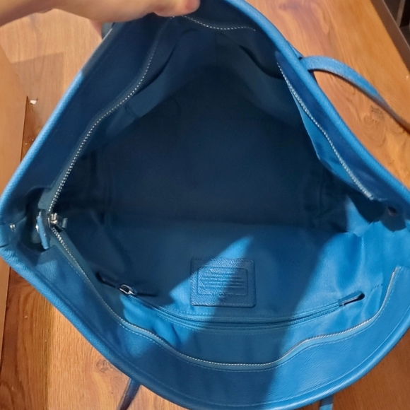 Coach Tote Purse - Picture 5 of 9